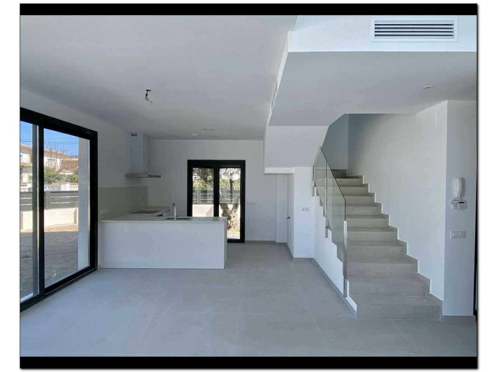 4 sypialnia Dom blizniak na sprzedaż w Empuriabrava z basenem garażem - 789 000 € (Ref: 9759221)