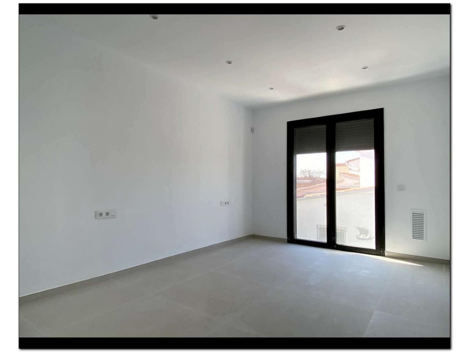 4 sypialnia Dom blizniak na sprzedaż w Empuriabrava z basenem garażem - 789 000 € (Ref: 9759221)