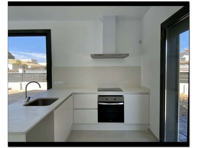 4 soveværelse Semi-Rækkehus til salg i Empuriabrava, Castelló d'Empúries med swimmingpool garage - € 789.000 (Ref: 9759221)