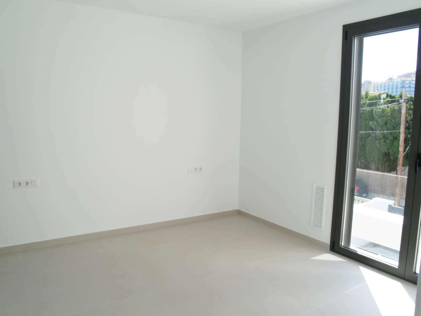 4 soverom Villa til salgs i Empuriabrava med svømmebasseng garasje - € 689 000 (Ref: 9759222)