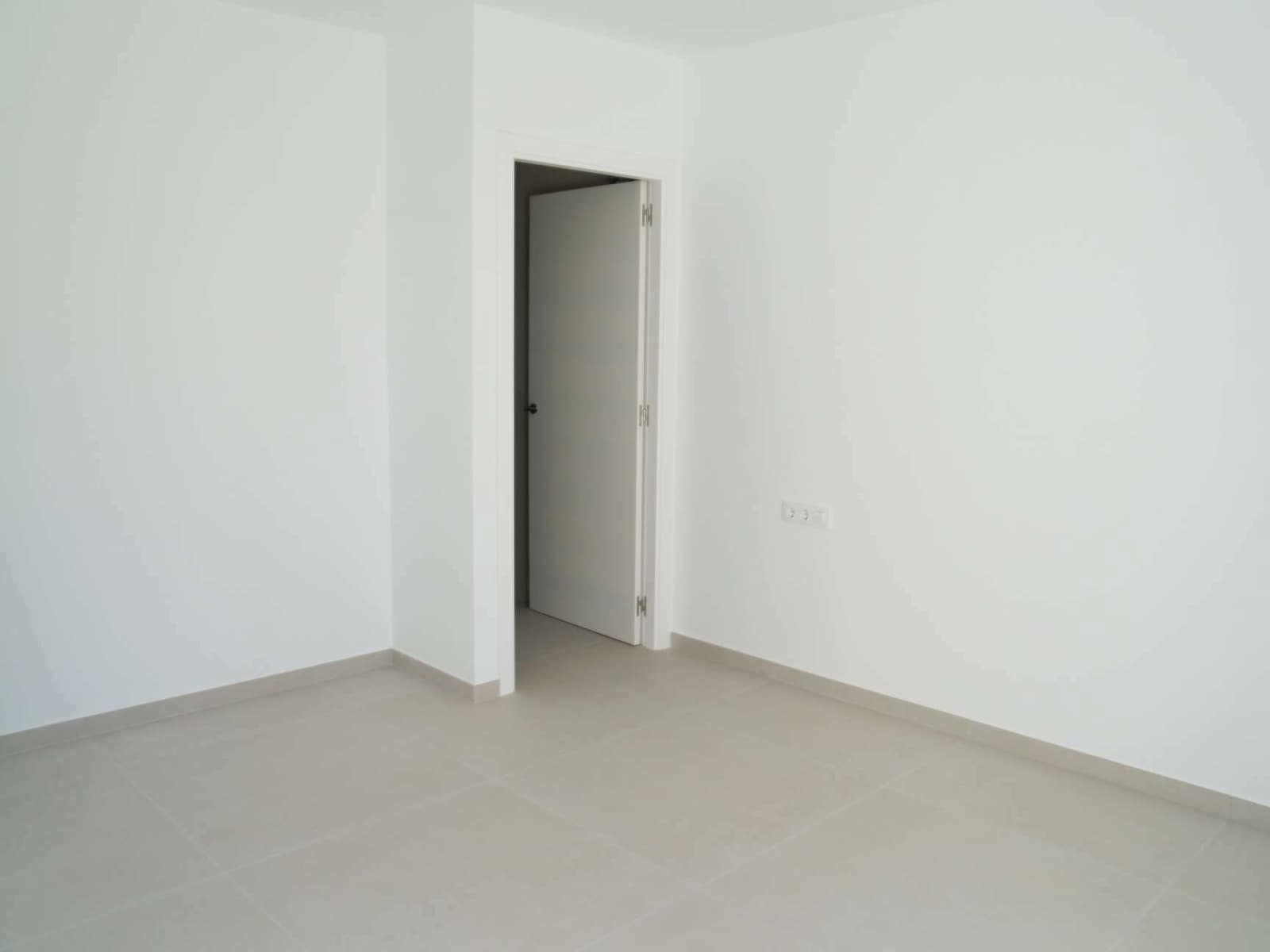 4 soverom Villa til salgs i Empuriabrava med svømmebasseng garasje - € 689 000 (Ref: 9759222)