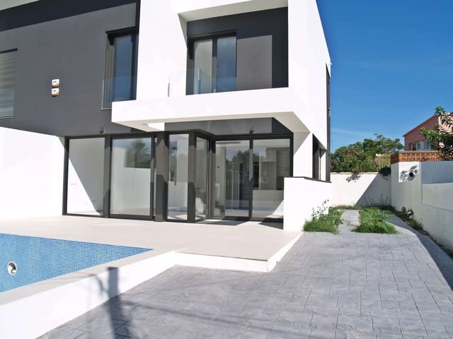 4 soverom Villa til salgs i Empuriabrava, Castelló d'Empúries med svømmebasseng garasje - € 689 000 (Ref: 9759222)