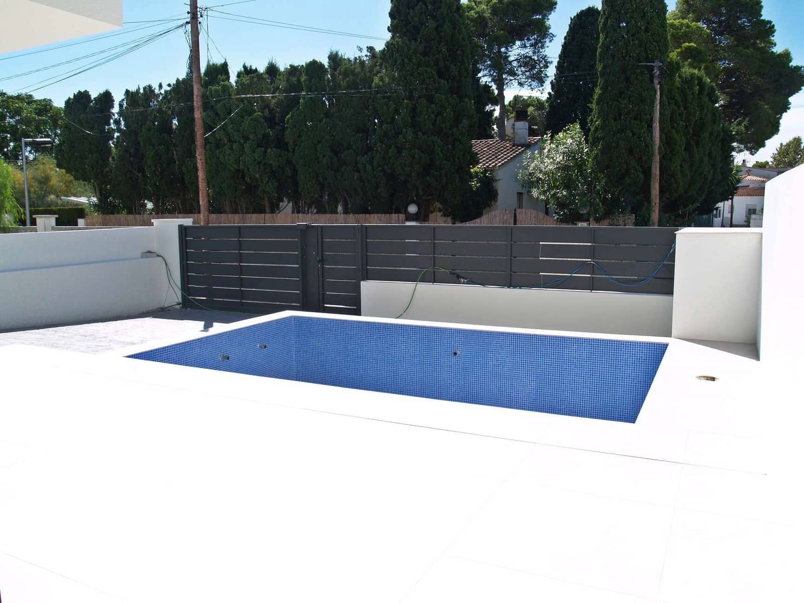 4 soverom Villa til salgs i Empuriabrava med svømmebasseng garasje - € 689 000 (Ref: 9759222)