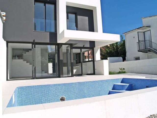 4 soverom Villa til salgs i Empuriabrava, Castelló d'Empúries med svømmebasseng garasje - € 689 000 (Ref: 9759222)