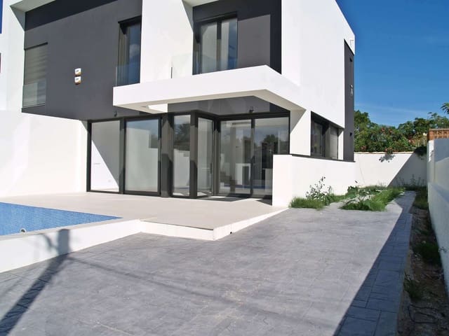 4 soverom Villa til salgs i Empuriabrava, Castelló d'Empúries med svømmebasseng garasje - € 689 000 (Ref: 9759222)