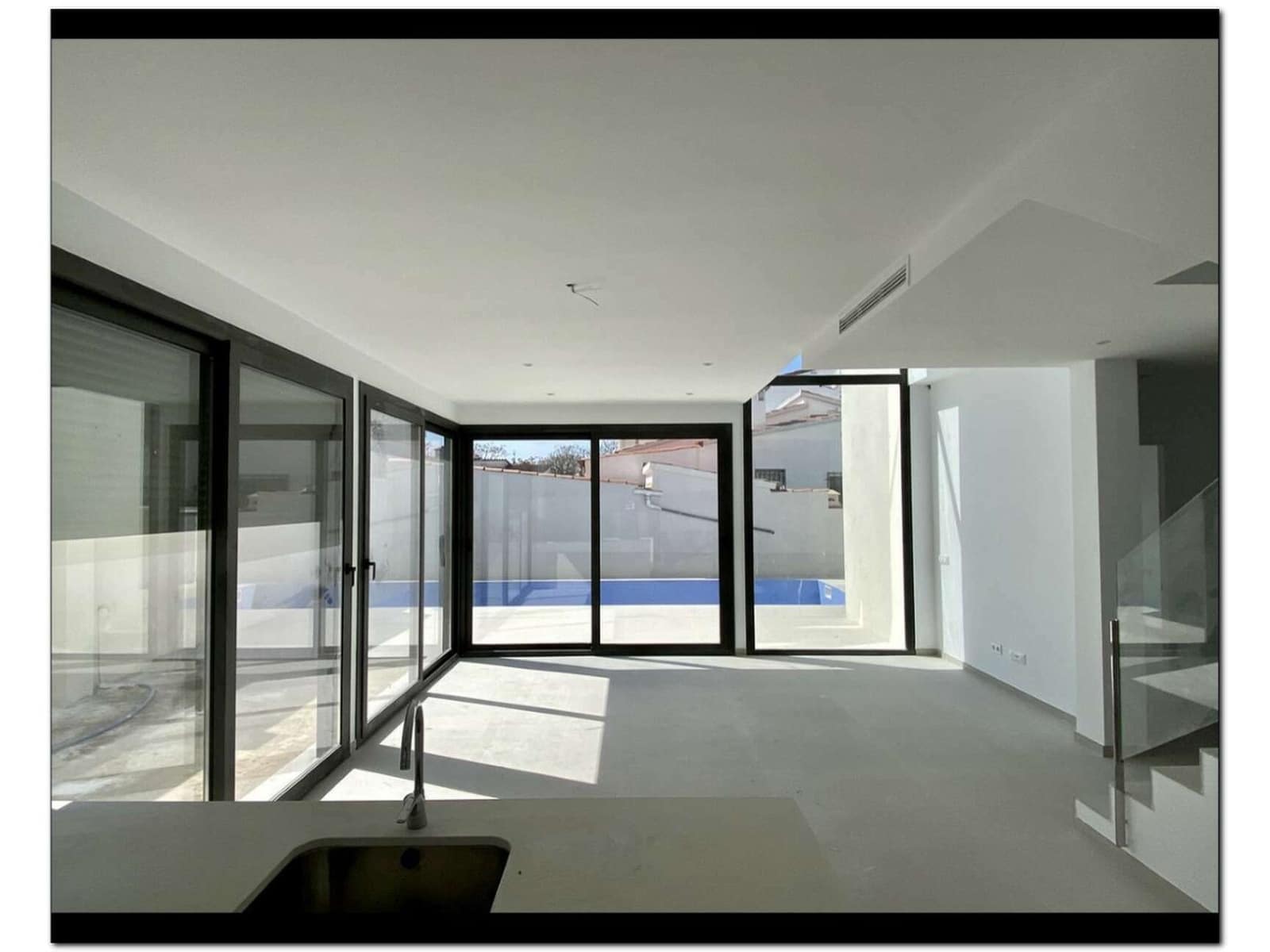 4 sypialnia Dom blizniak na sprzedaż w Empuriabrava z basenem - 789 000 € (Ref: 9759223)