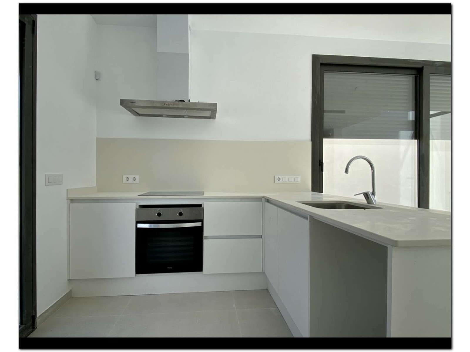 4 sypialnia Dom blizniak na sprzedaż w Empuriabrava z basenem - 789 000 € (Ref: 9759223)