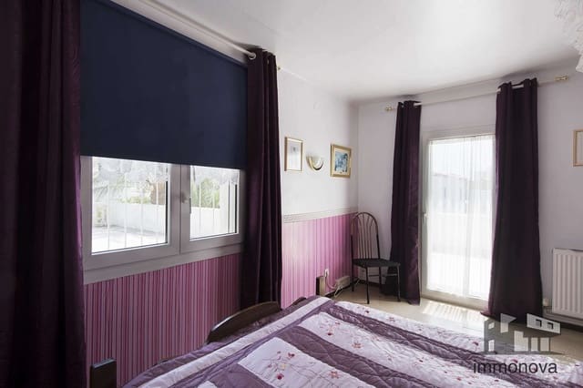 4 soveværelse Villa til salg i Empuriabrava, Castelló d'Empúries med swimmingpool garage - € 1.390.000 (Ref: 9759224)