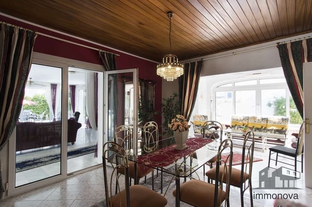 4 soveværelse Villa til salg i Empuriabrava, Castelló d'Empúries med swimmingpool garage - € 1.390.000 (Ref: 9759224)