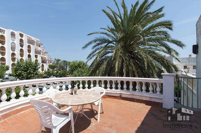 4 soveværelse Villa til salg i Empuriabrava, Castelló d'Empúries med swimmingpool garage - € 1.390.000 (Ref: 9759224)