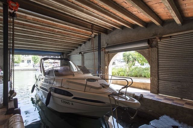 5 soverom Villa til salgs i Empuriabrava, Castelló d'Empúries med svømmebasseng garasje - € 2 495 000 (Ref: 9759225)