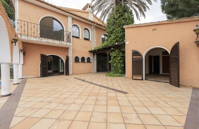 5 soveværelse Villa til salg i Empuriabrava, Castelló d'Empúries med swimmingpool garage - € 1.590.000 (Ref: 9811431)