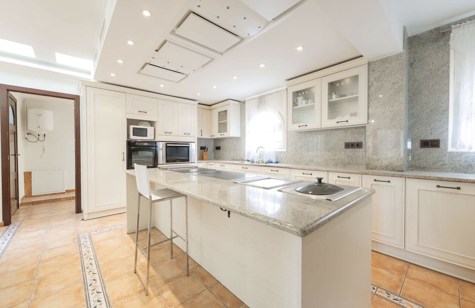 5 soveværelse Villa til salg i Empuriabrava med swimmingpool garage - € 1.590.000 (Ref: 9811431)