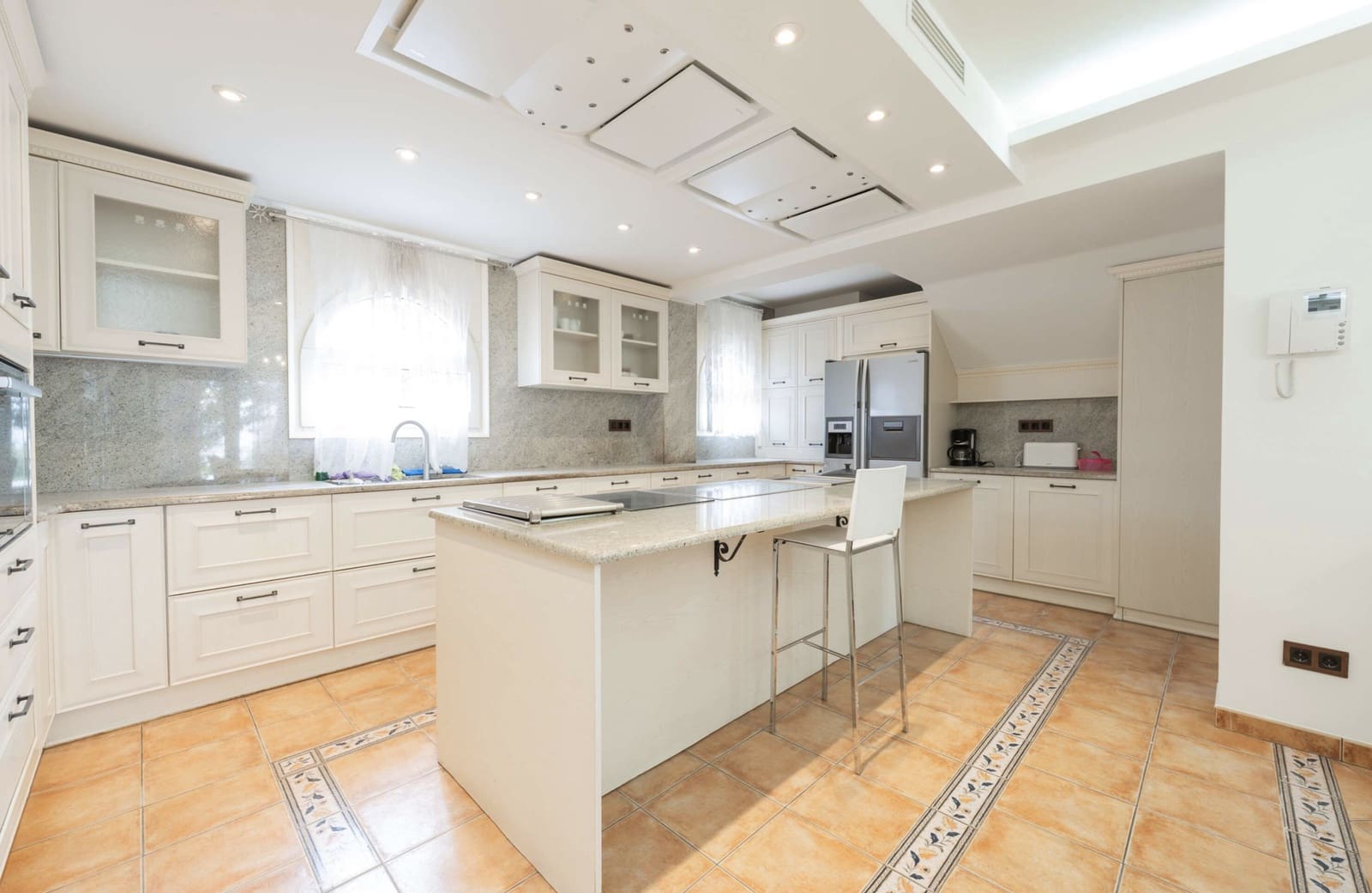 5 soveværelse Villa til salg i Empuriabrava med swimmingpool garage - € 1.590.000 (Ref: 9811431)