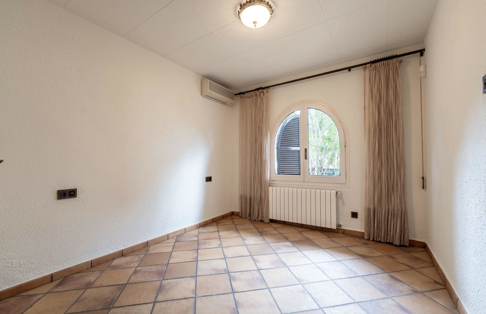 5 soveværelse Villa til salg i Empuriabrava med swimmingpool garage - € 1.590.000 (Ref: 9811431)