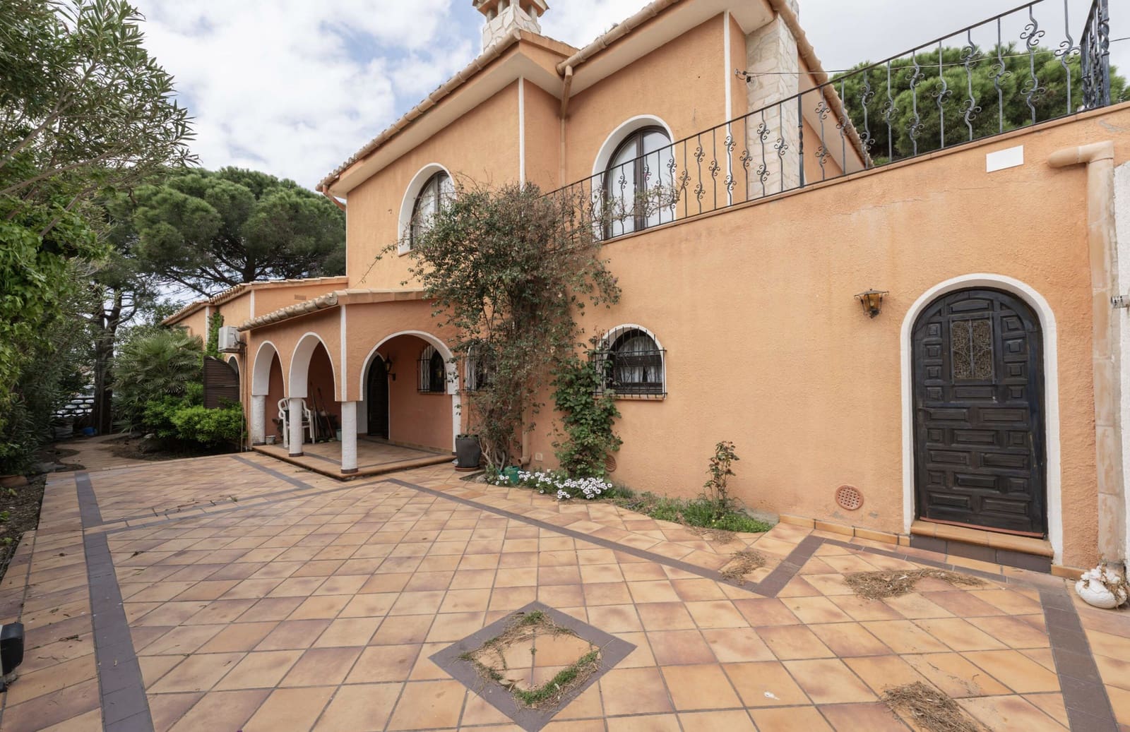 5 soveværelse Villa til salg i Empuriabrava med swimmingpool garage - € 1.590.000 (Ref: 9811431)