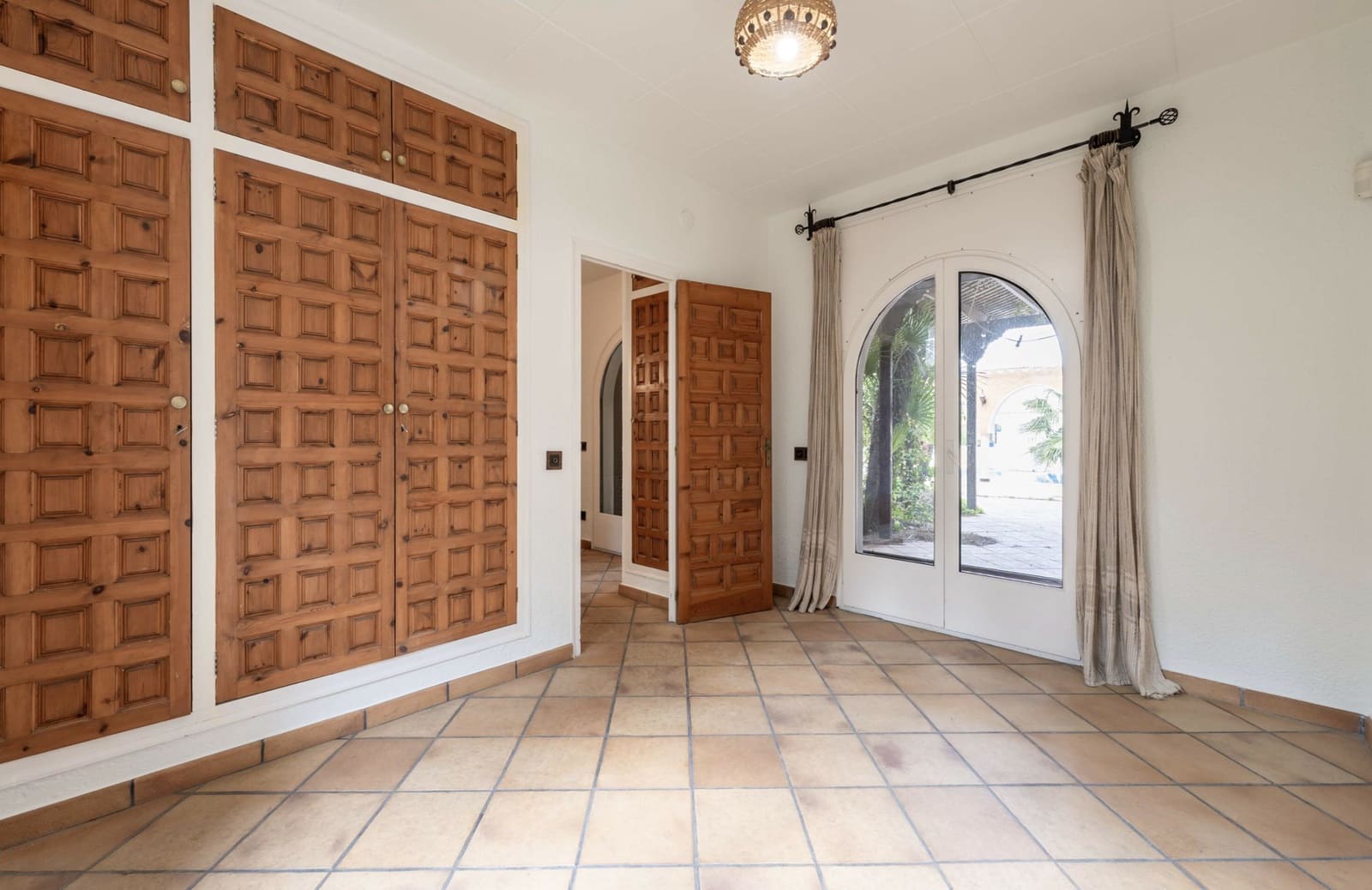 5 soveværelse Villa til salg i Empuriabrava med swimmingpool garage - € 1.590.000 (Ref: 9811431)