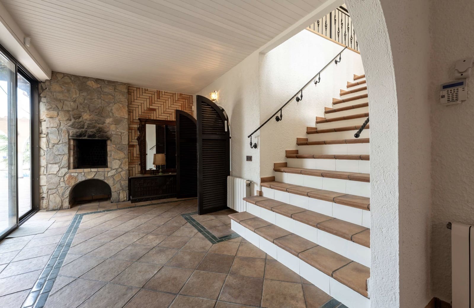5 soveværelse Villa til salg i Empuriabrava med swimmingpool garage - € 1.590.000 (Ref: 9811431)