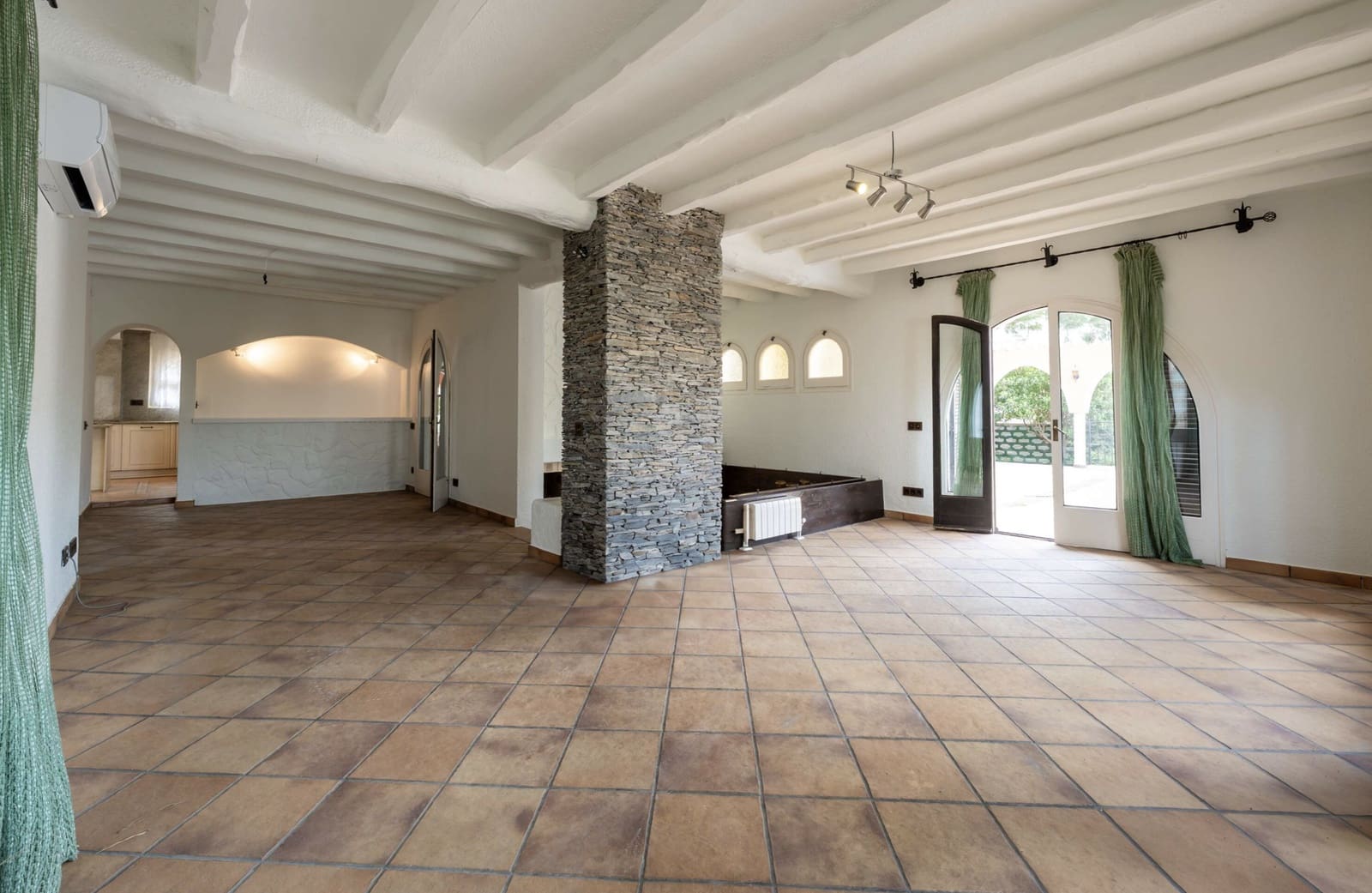 5 soveværelse Villa til salg i Empuriabrava med swimmingpool garage - € 1.590.000 (Ref: 9811431)