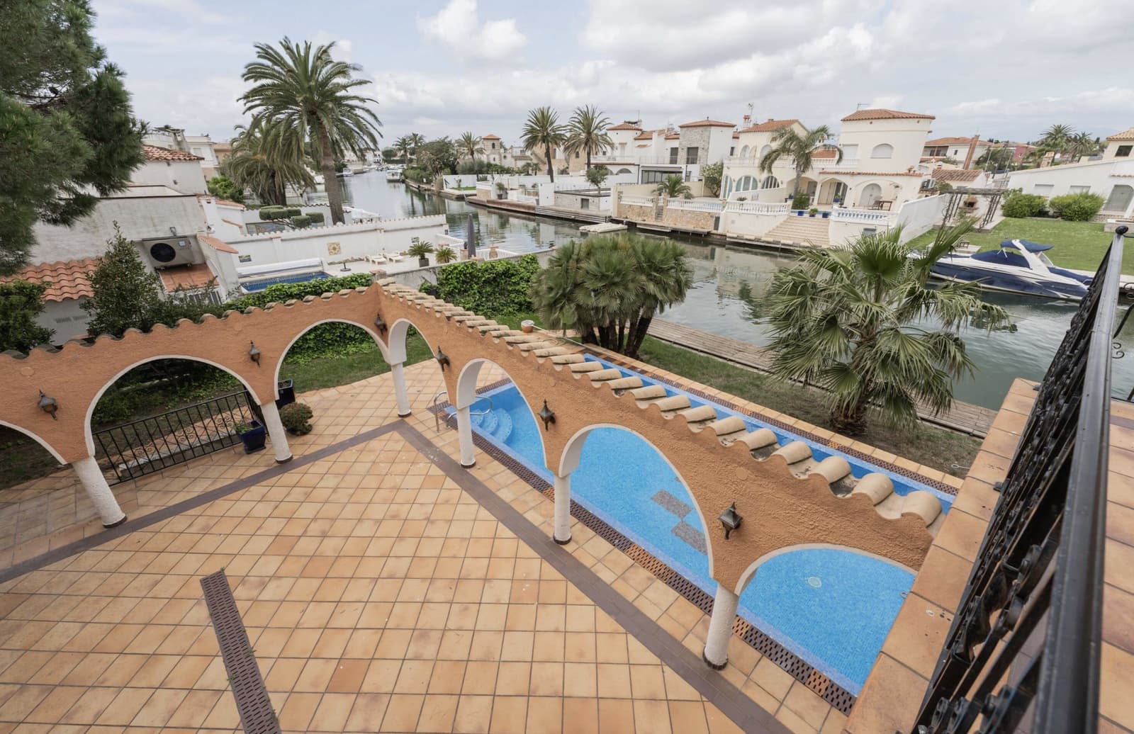5 soveværelse Villa til salg i Empuriabrava med swimmingpool garage - € 1.590.000 (Ref: 9811431)