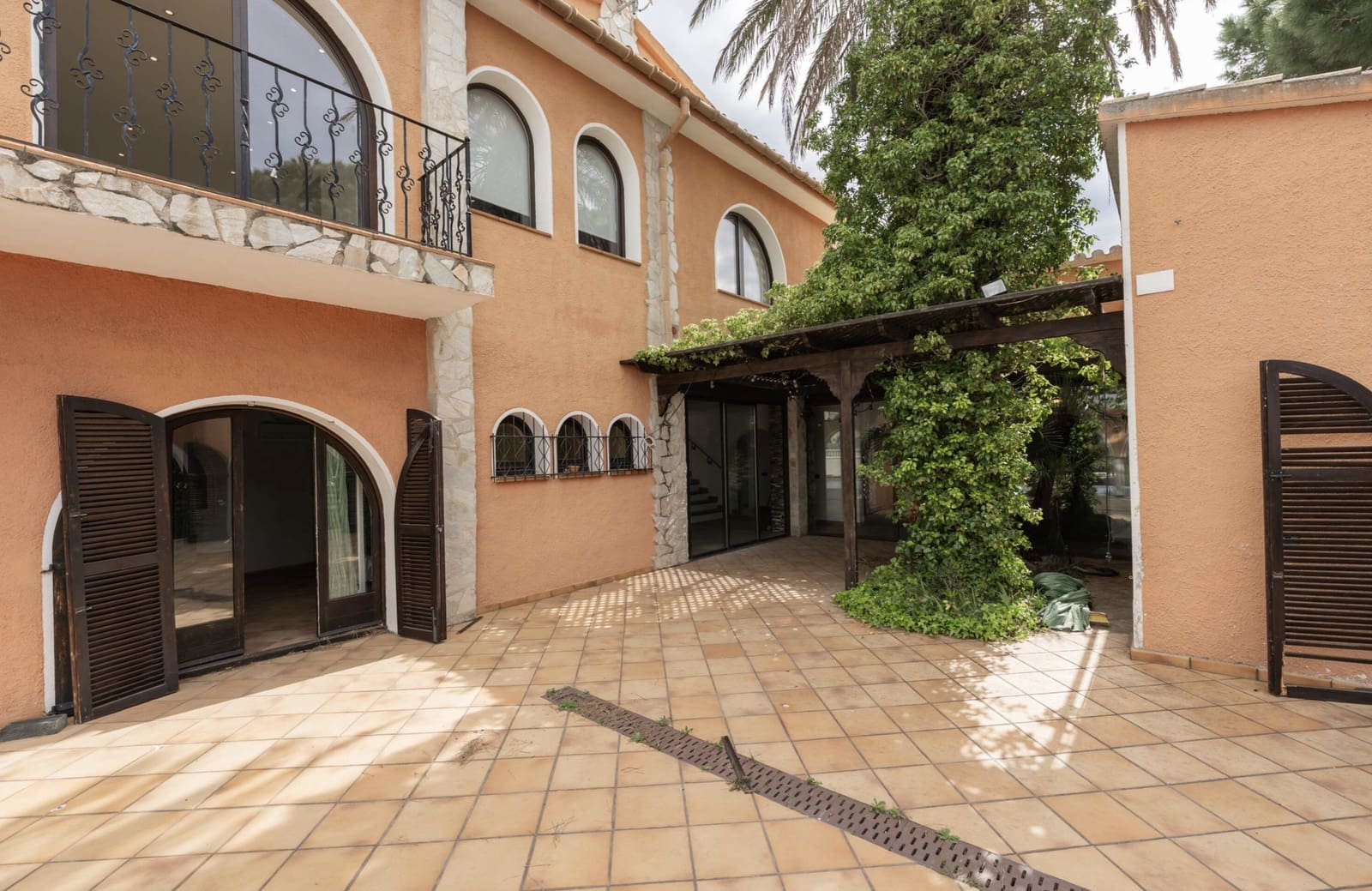 5 soveværelse Villa til salg i Empuriabrava med swimmingpool garage - € 1.590.000 (Ref: 9811431)