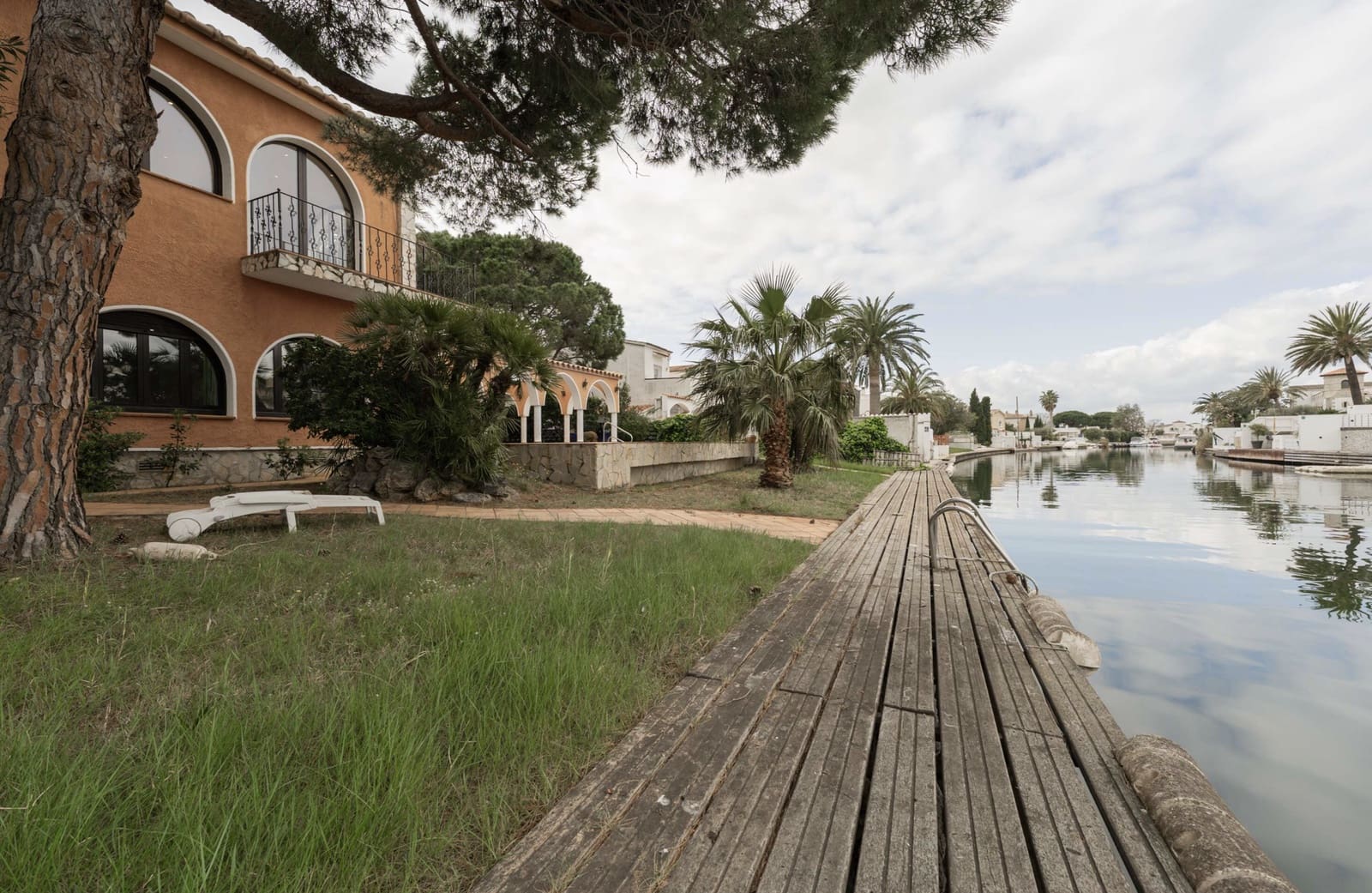 5 soveværelse Villa til salg i Empuriabrava med swimmingpool garage - € 1.590.000 (Ref: 9811431)