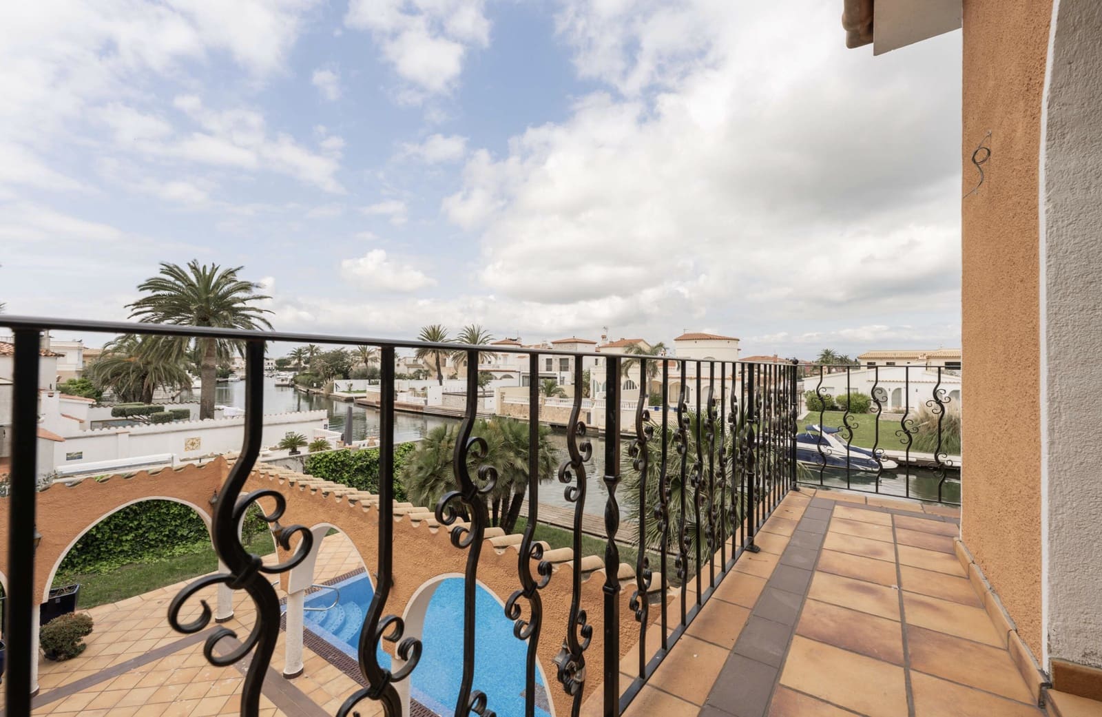 5 soveværelse Villa til salg i Empuriabrava med swimmingpool garage - € 1.590.000 (Ref: 9811431)