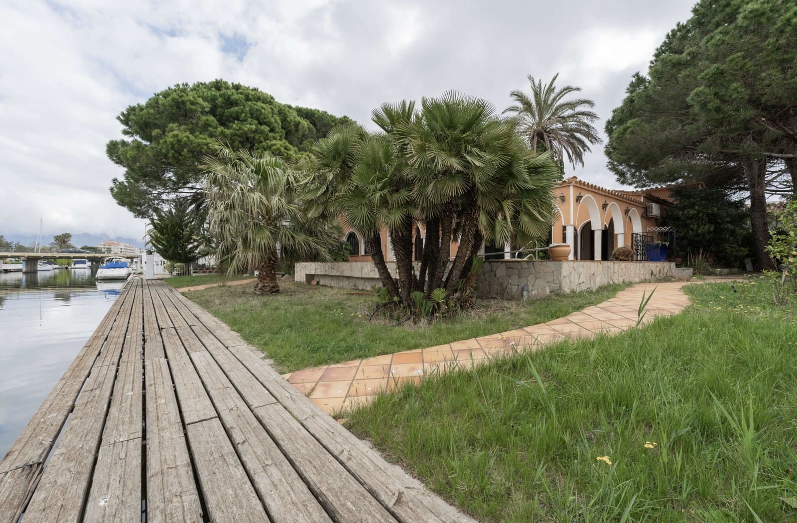 5 soveværelse Villa til salg i Empuriabrava med swimmingpool garage - € 1.590.000 (Ref: 9811431)