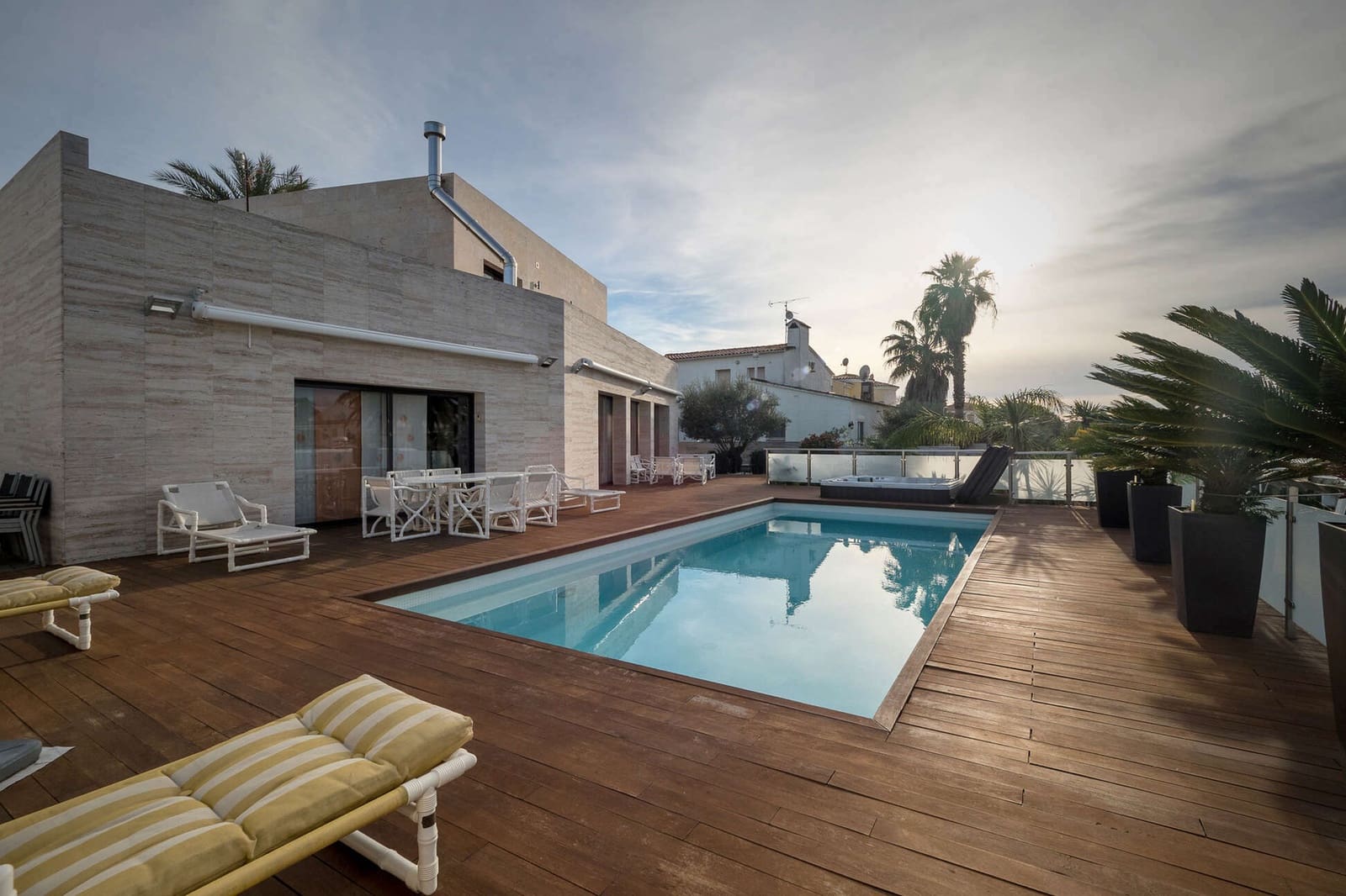 5 quarto Moradia para venda em Empuriabrava com piscina garagem - 1 380 000 € (Ref: 9815752)