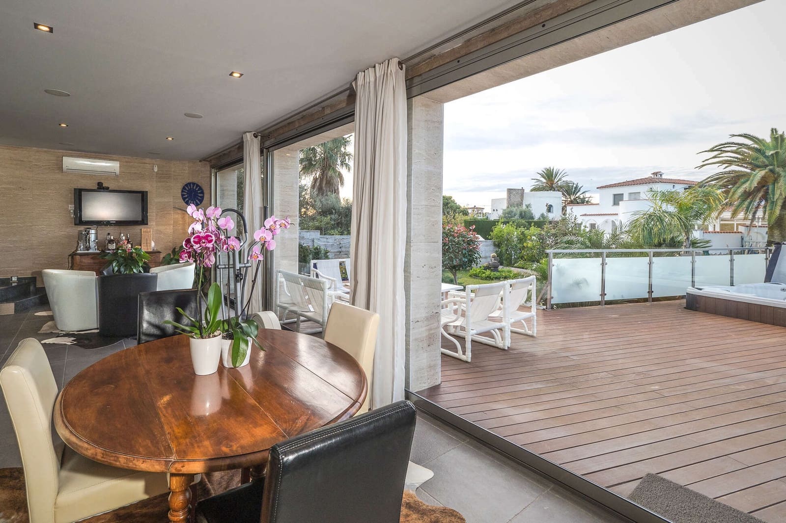5 quarto Moradia para venda em Empuriabrava com piscina garagem - 1 380 000 € (Ref: 9815752)