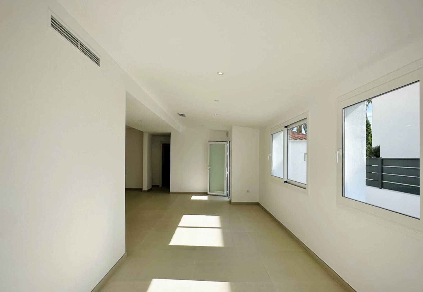3 sovrum Villa till salu i Empuriabrava med pool garage - 995 000 € (Ref: 9815753)