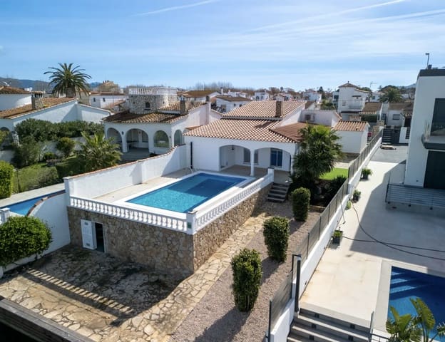 3 sovrum Villa till salu i Empuriabrava, Castelló d'Empúries med pool garage - 995 000 € (Ref: 9815753)