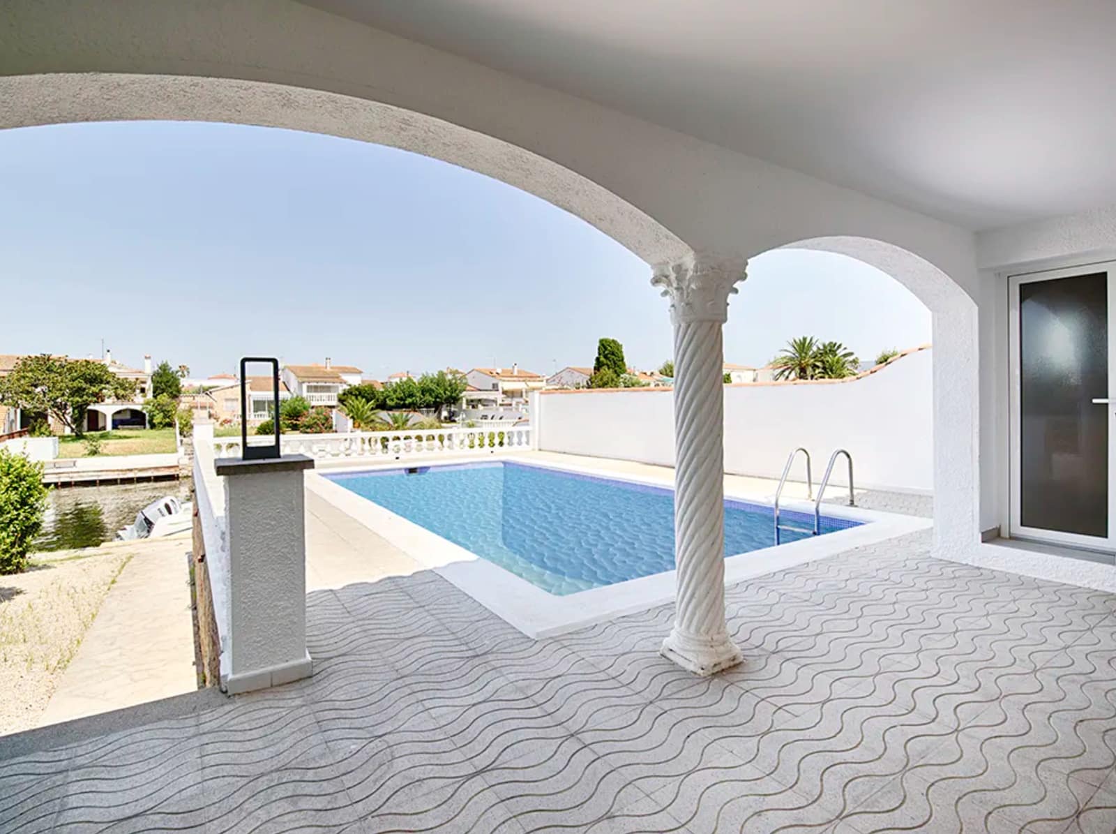 3 sovrum Villa till salu i Empuriabrava med pool garage - 995 000 € (Ref: 9815753)