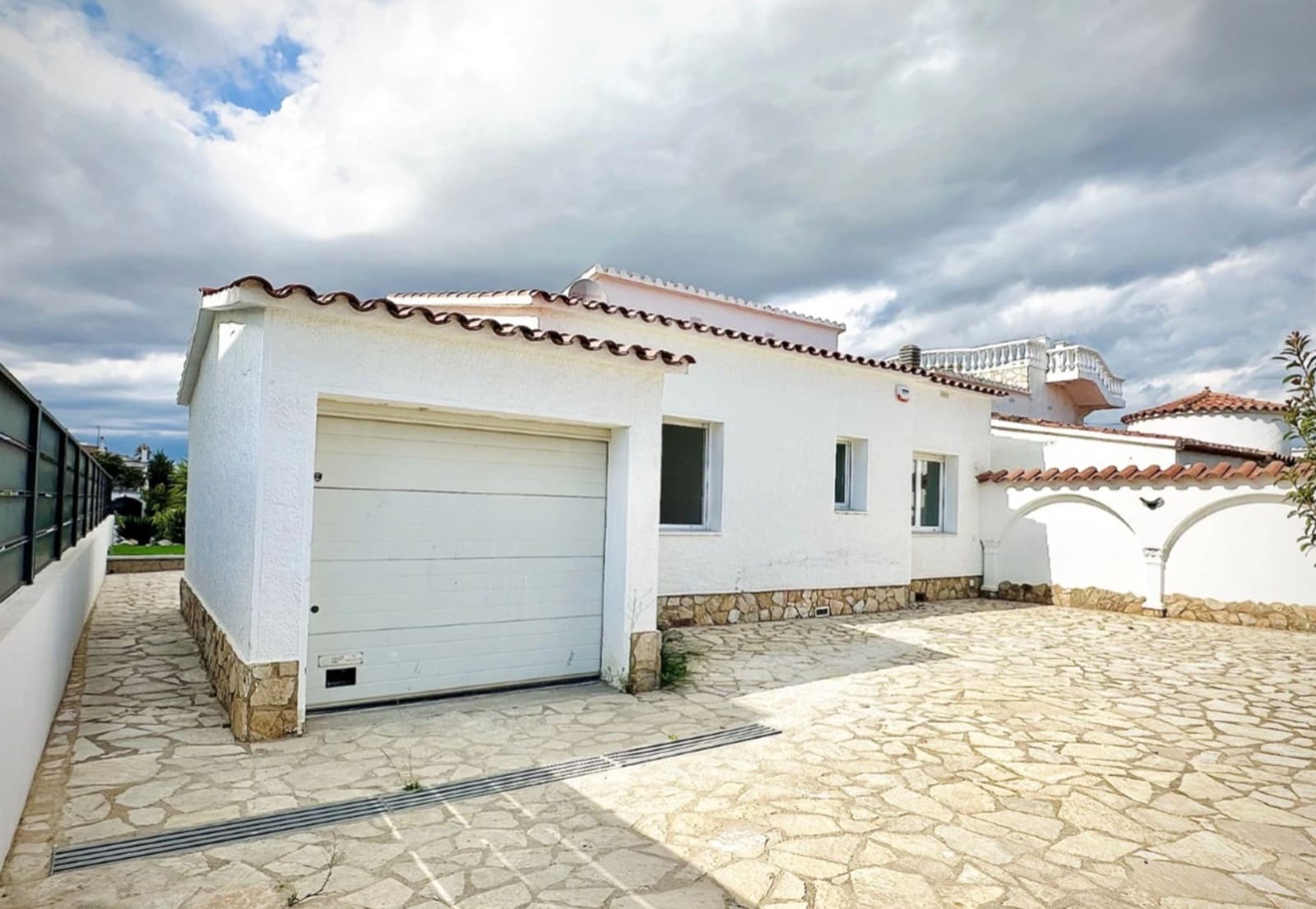 3 sovrum Villa till salu i Empuriabrava med pool garage - 995 000 € (Ref: 9815753)