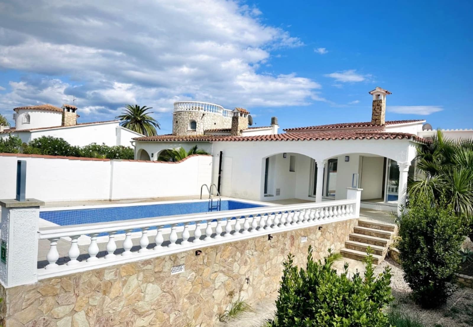 3 sovrum Villa till salu i Empuriabrava med pool garage - 995 000 € (Ref: 9815753)