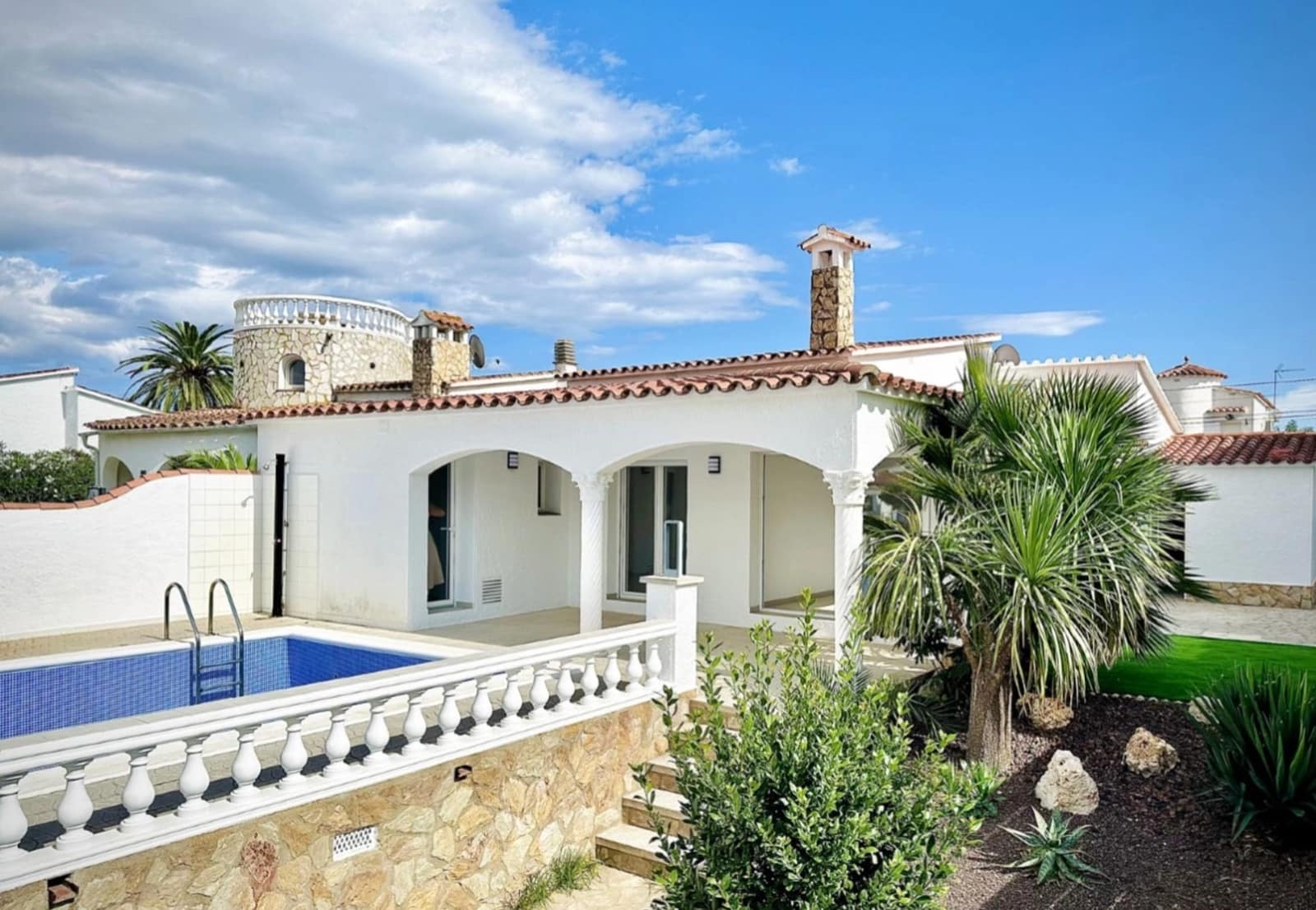3 sovrum Villa till salu i Empuriabrava med pool garage - 995 000 € (Ref: 9815753)
