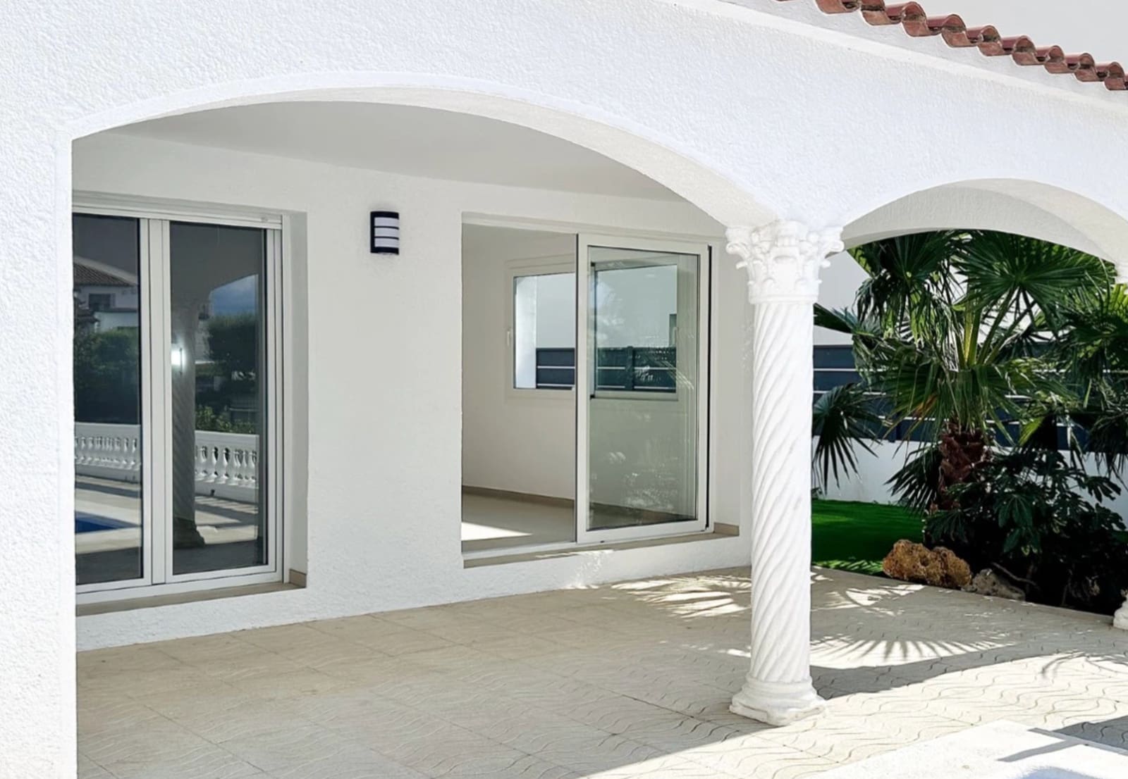 3 sovrum Villa till salu i Empuriabrava med pool garage - 995 000 € (Ref: 9815753)