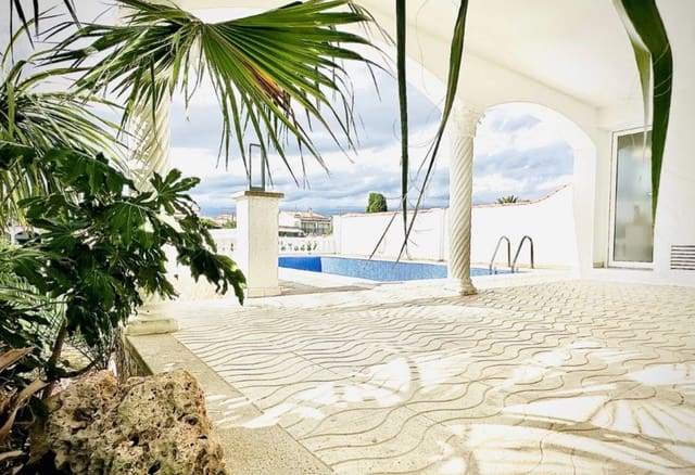 3 sovrum Villa till salu i Empuriabrava, Castelló d'Empúries med pool garage - 995 000 € (Ref: 9815753)