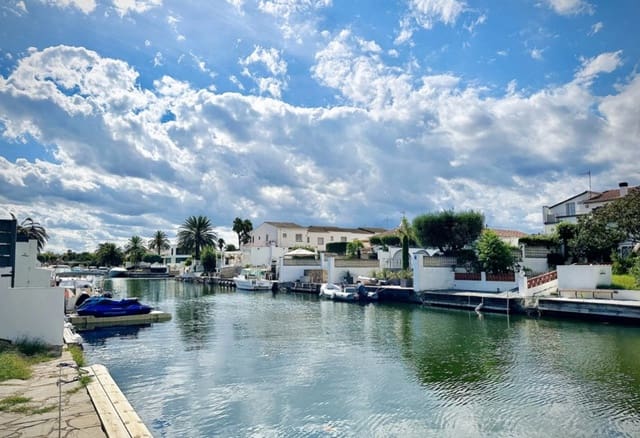 3 sovrum Villa till salu i Empuriabrava, Castelló d'Empúries med pool garage - 995 000 € (Ref: 9815753)