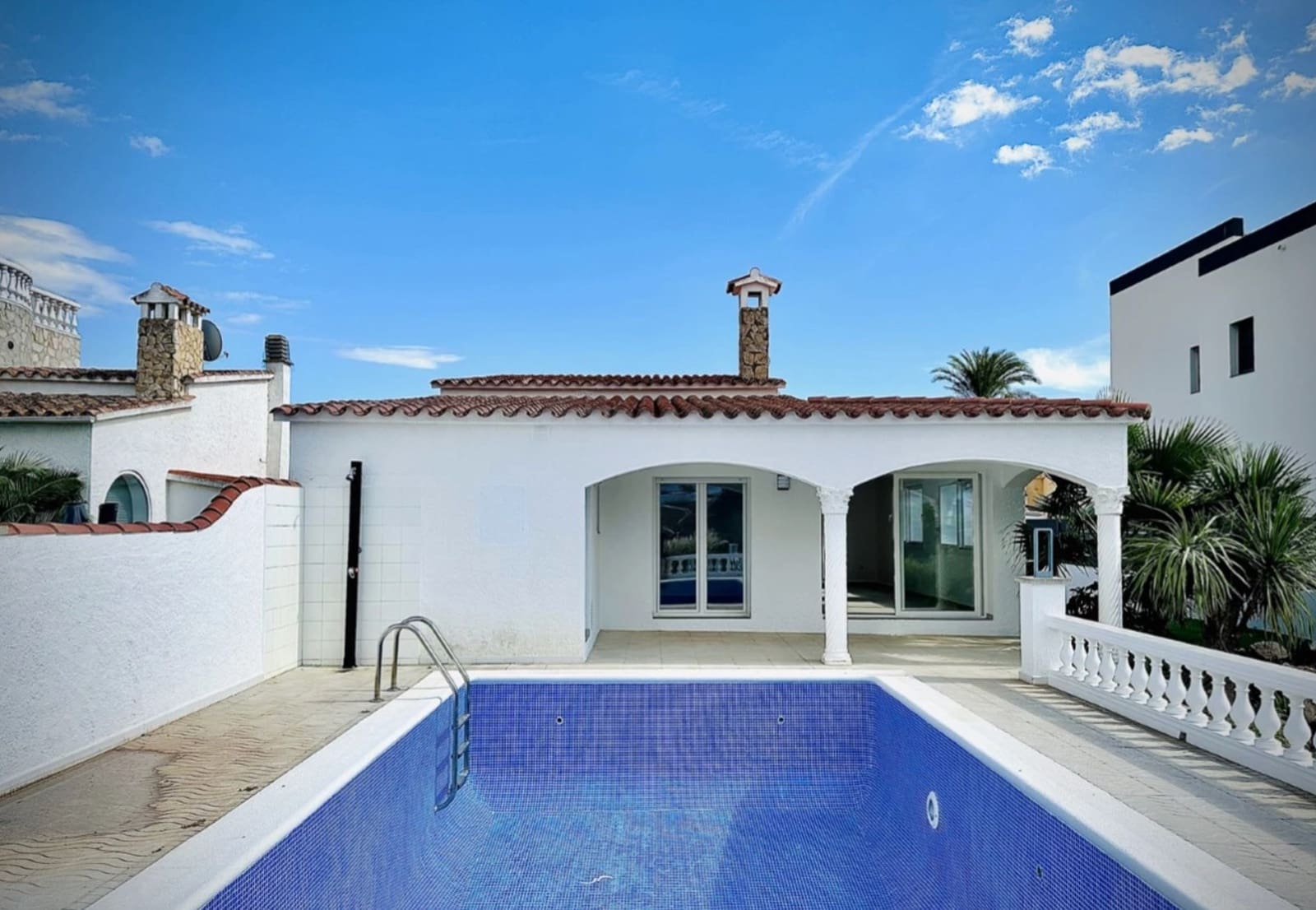 3 sovrum Villa till salu i Empuriabrava med pool garage - 995 000 € (Ref: 9815753)