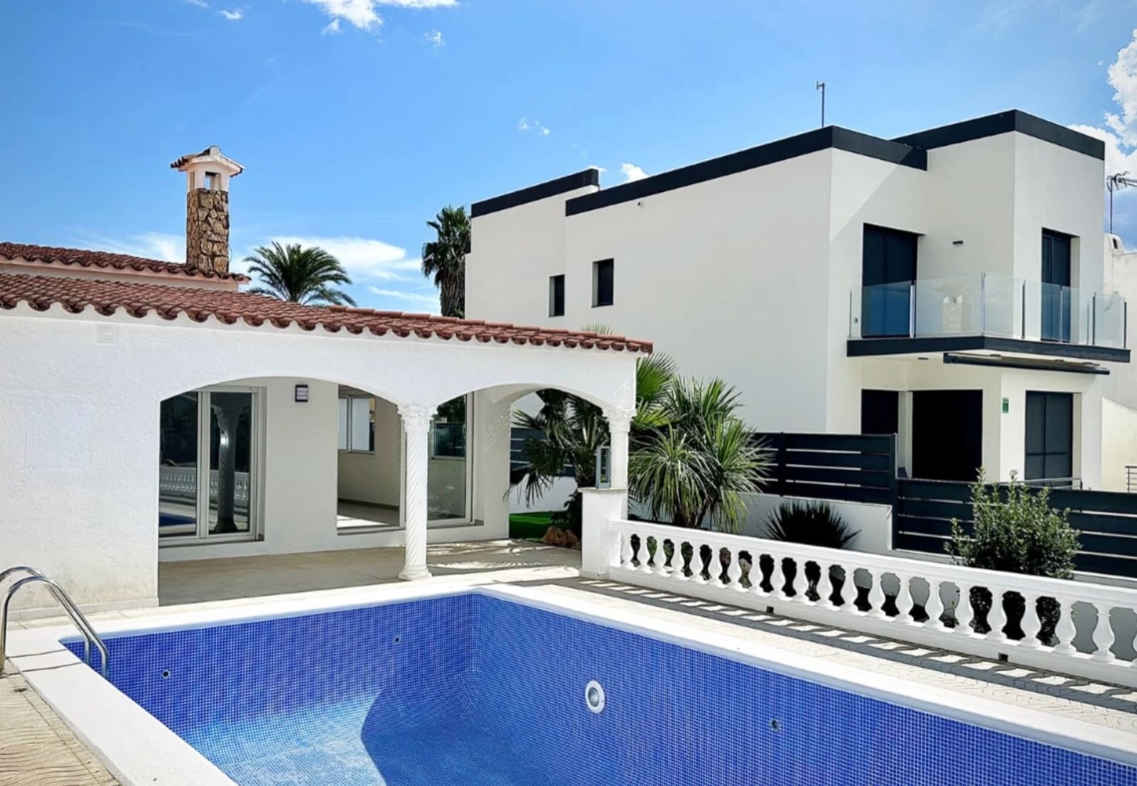 3 sovrum Villa till salu i Empuriabrava med pool garage - 995 000 € (Ref: 9815753)