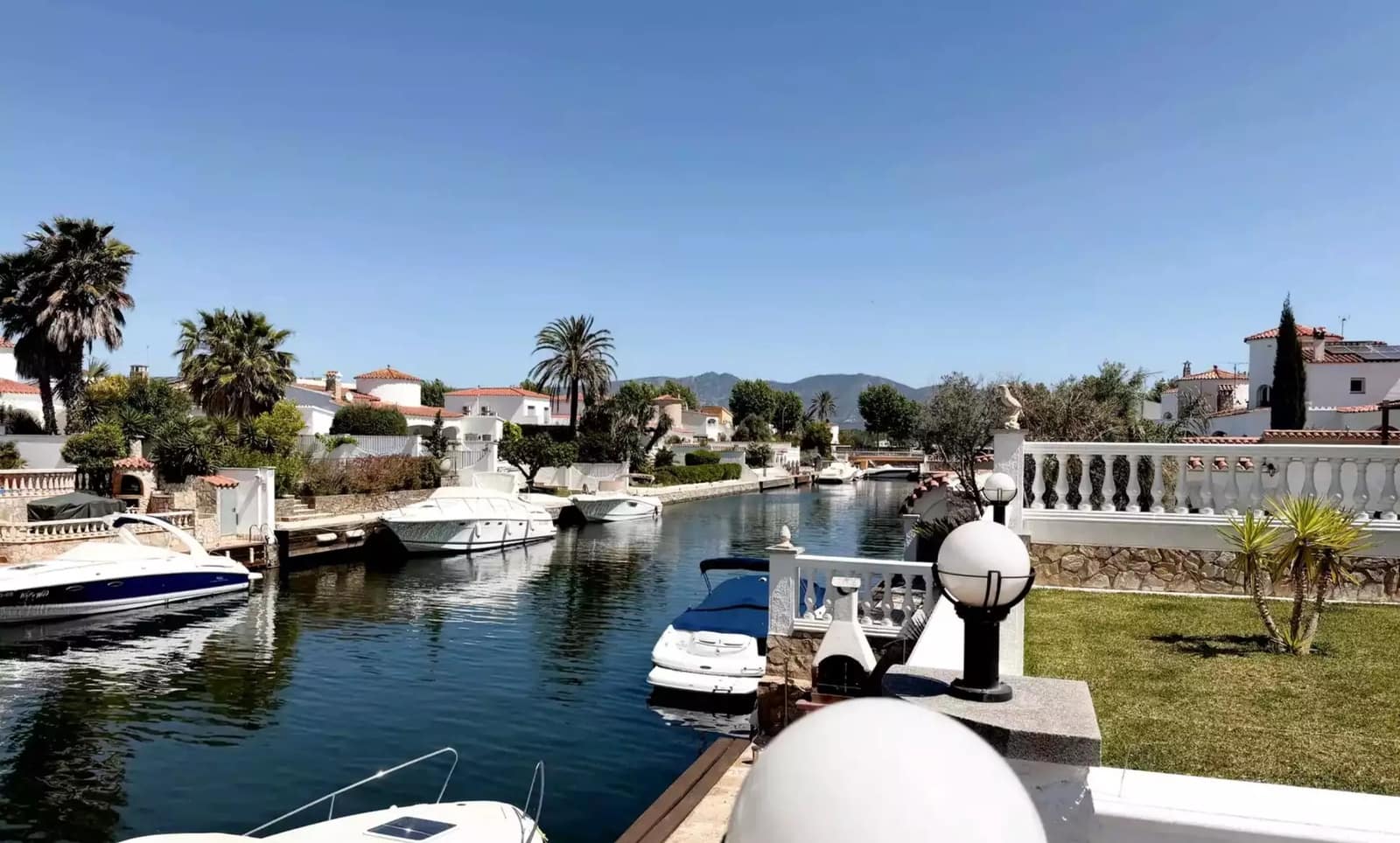 4 soverom Villa til salgs i Empuriabrava med svømmebasseng garasje - € 1 280 000 (Ref: 9859728)