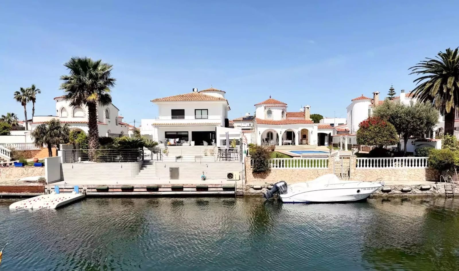 4 soverom Villa til salgs i Empuriabrava med svømmebasseng garasje - € 1 280 000 (Ref: 9859728)