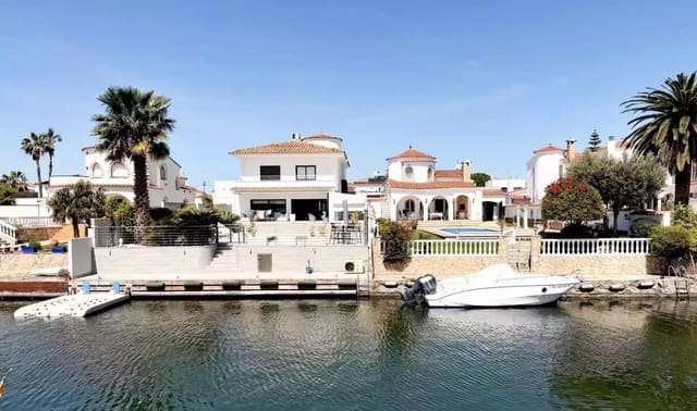 4 soverom Villa til salgs i Empuriabrava, Castelló d'Empúries med svømmebasseng garasje - € 1 280 000 (Ref: 9859728)