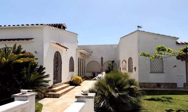 4 soverom Villa til salgs i Empuriabrava, Castelló d'Empúries med svømmebasseng garasje - € 1 280 000 (Ref: 9859728)
