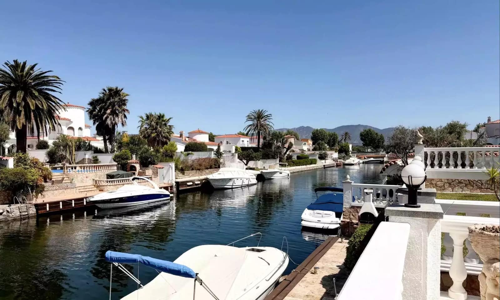 4 soverom Villa til salgs i Empuriabrava med svømmebasseng garasje - € 1 280 000 (Ref: 9859728)