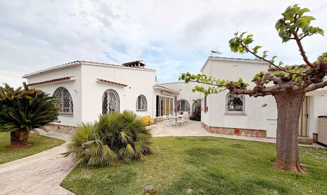 4 soverom Villa til salgs i Empuriabrava, Castelló d'Empúries med svømmebasseng garasje - € 1 280 000 (Ref: 9859728)