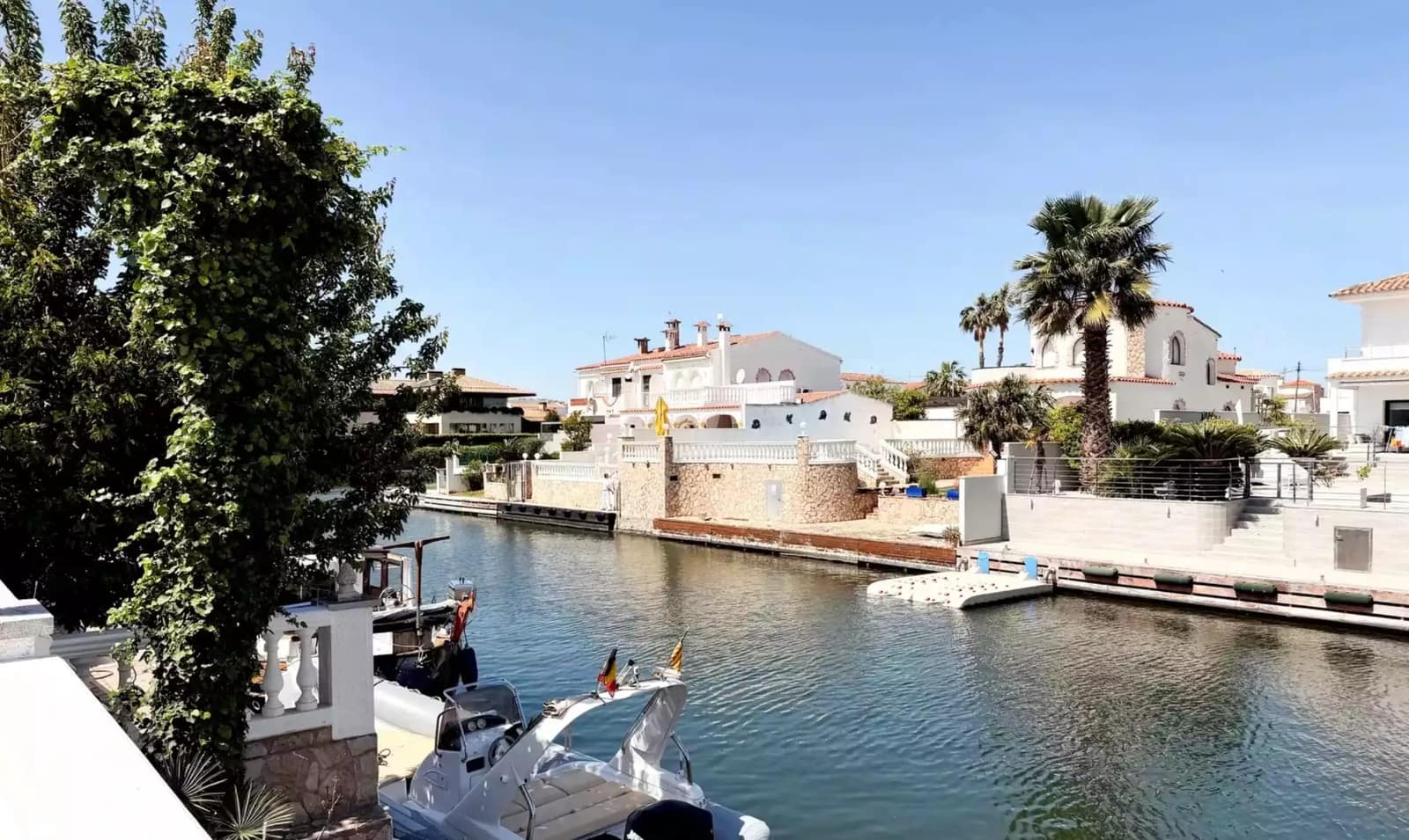 4 soverom Villa til salgs i Empuriabrava med svømmebasseng garasje - € 1 280 000 (Ref: 9859728)