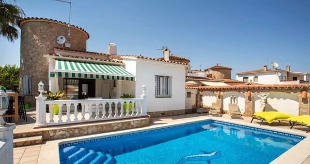 3 makuuhuone Huvila myytävänä paikassa Empuriabrava, Castelló d'Empúries mukana uima-altaan 
autotalli - 1 380 000 € (Ref: 9859729)