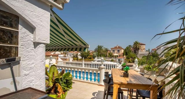 3 makuuhuone Huvila myytävänä paikassa Empuriabrava, Castelló d'Empúries mukana uima-altaan 
autotalli - 1 380 000 € (Ref: 9859729)